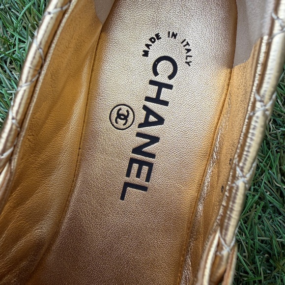 CHANEL CC LOGO GOLD LEATHER MARYJANE BALLET FLATS SHOES QUILTED BLACK CAP TOE 40 - Picture 10 of 15